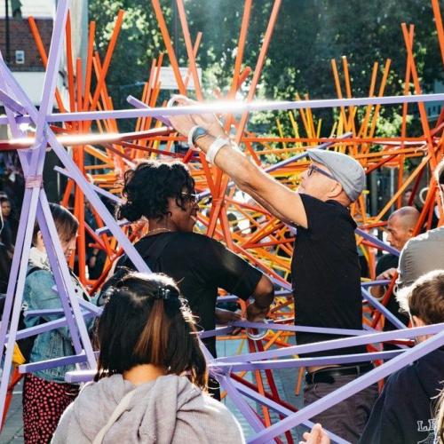 Costruiamo assieme STELI performance partecipata e colorata