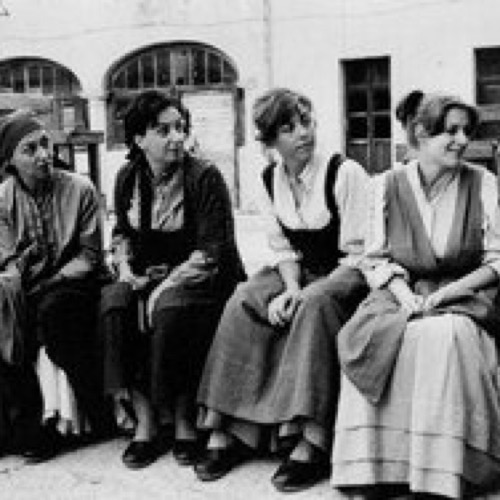 Il dvd di Bigatis - Storie di donne friulane in filanda in vendita al Teatro Palamostre di Udine