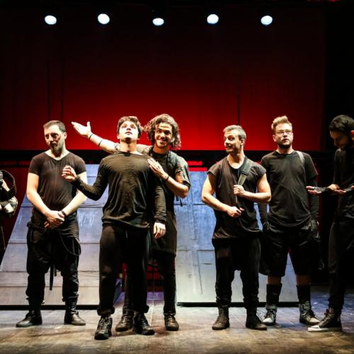 La paranza dei bambini, il best seller di Roberto Saviano, diventa ora uno spettacolo con la regia di Mario Gelardi