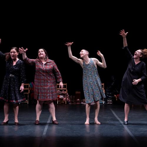 La perturbante vitalit&agrave; del teatro di Emma Dante torna ad abitare la stagione Teatro Contatto con il nuovo spettacolo Misericordia